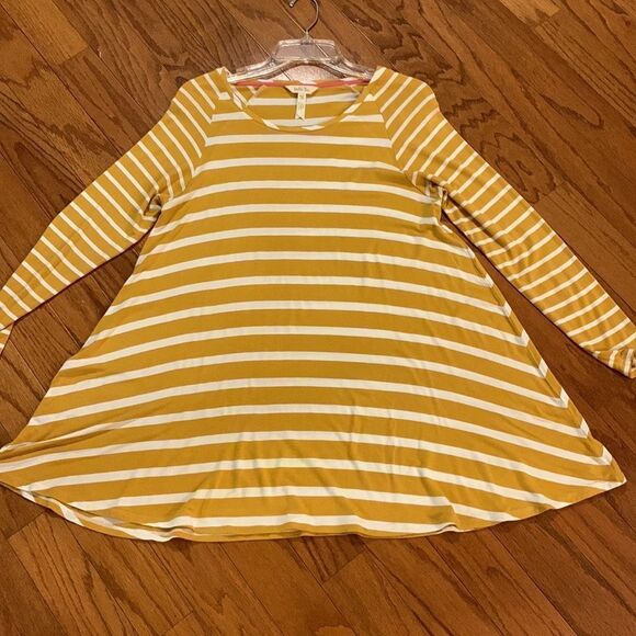 Matilda Jane Size Medium "walking on sunshine" tunic top. Like new - Picture 1 of 9